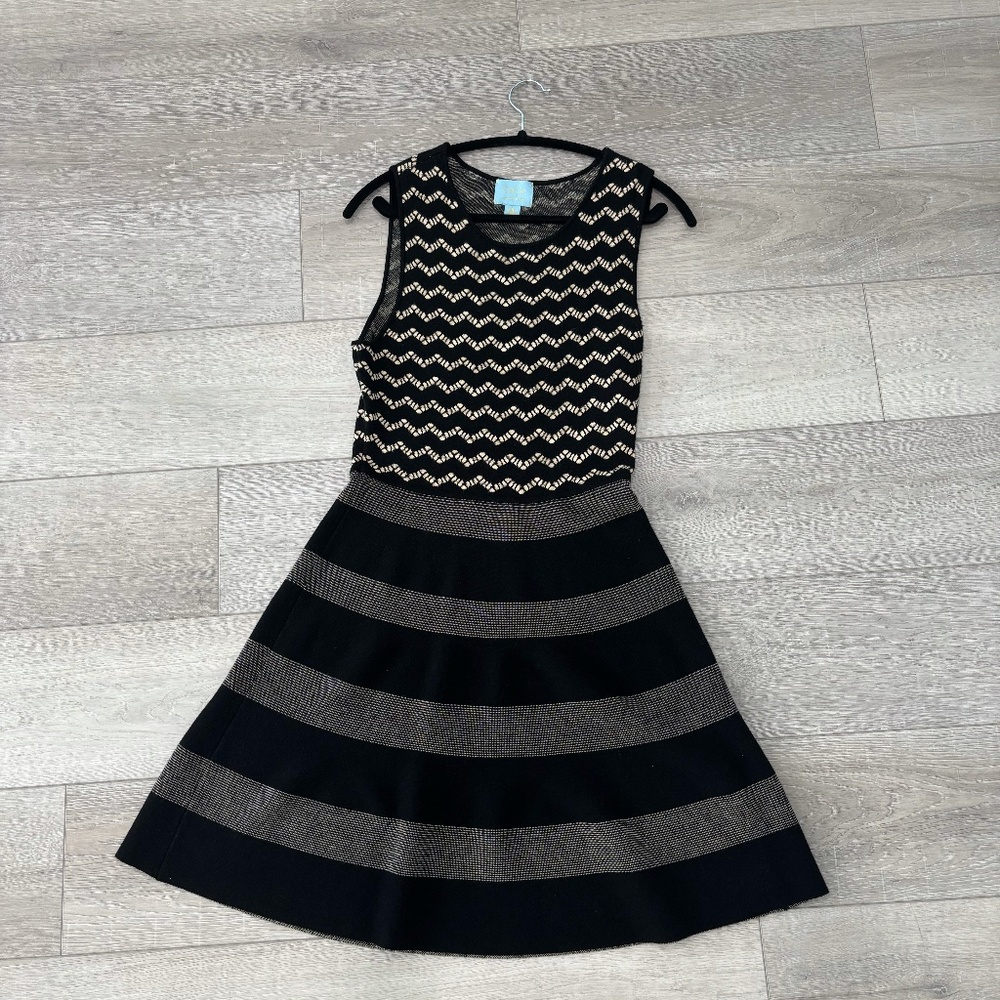 CeCe by Cynthia Steffe knit dress, size large, very flattering fit & flare mini